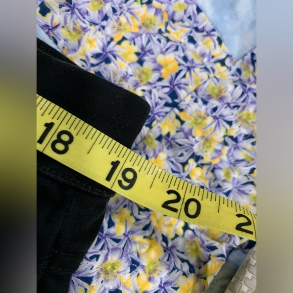 Black capris - Picture 3 of 4